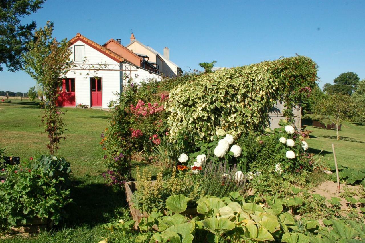 B&B La Maison Des Collines Autour Chambres d'hôtes La Chapelle (Allier) Exterior foto